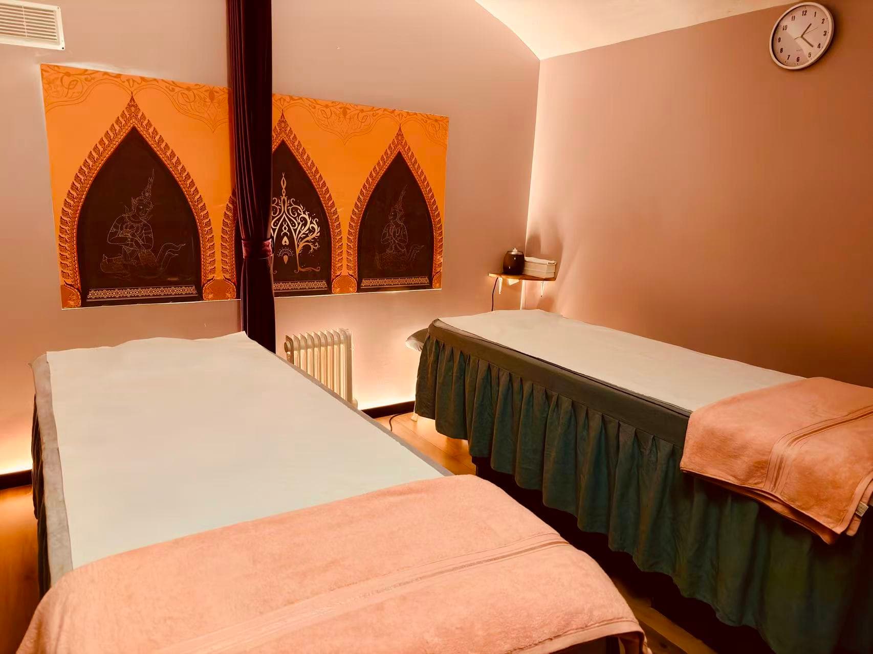 Photo 3 de LA REINE | MASSAGE EPILATION PARIS 75003 | ONGLERIE PARIS 03