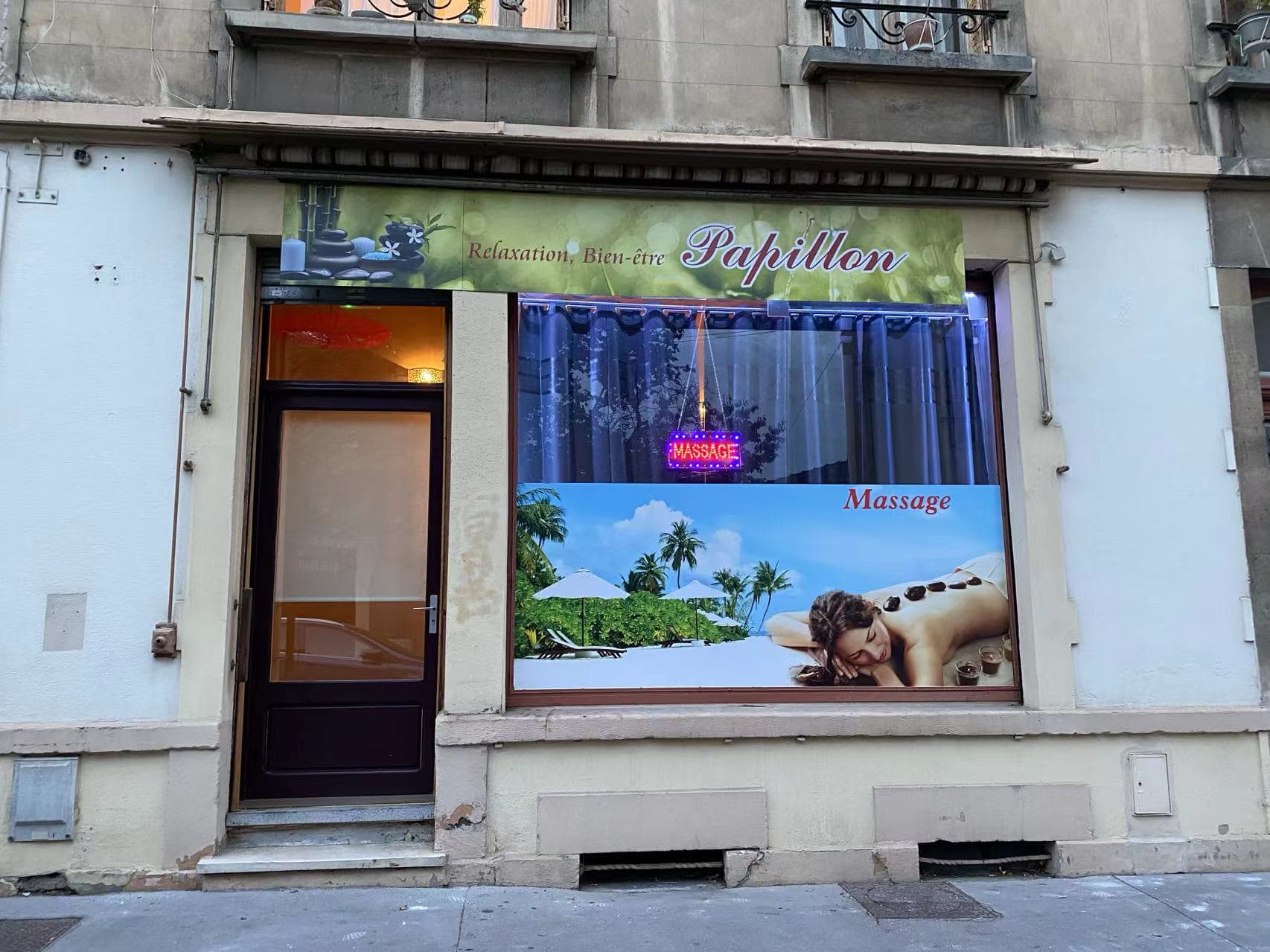Photo 2 de PAPILLON